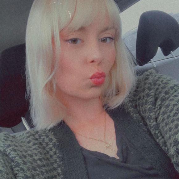 Poshmark profile picture for @scallions